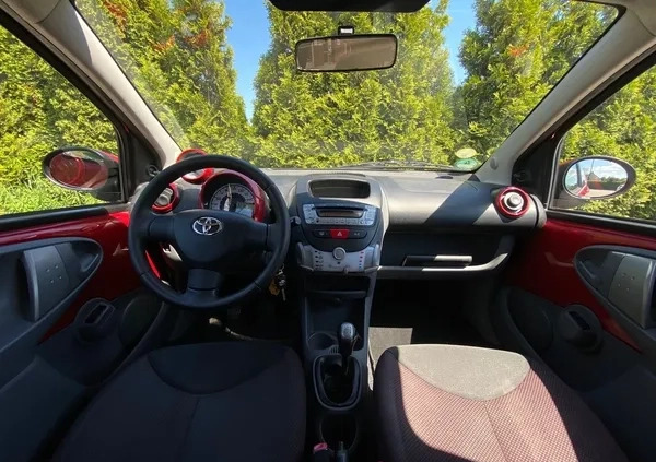 Toyota Aygo cena 14900 przebieg: 149000, rok produkcji 2010 z Jedwabne małe 121